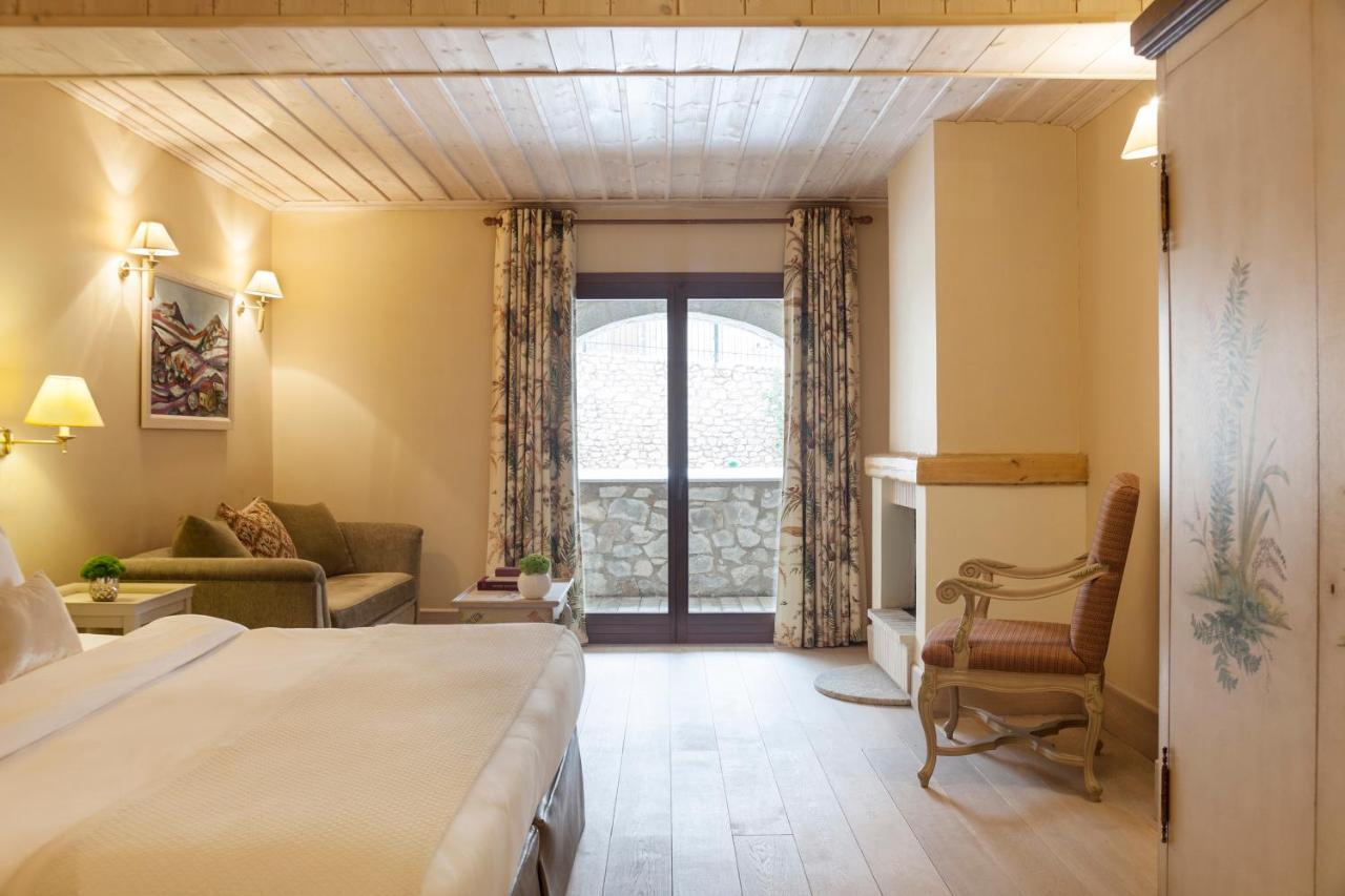 Santa Marina Arachova Hotel Exteriör bild